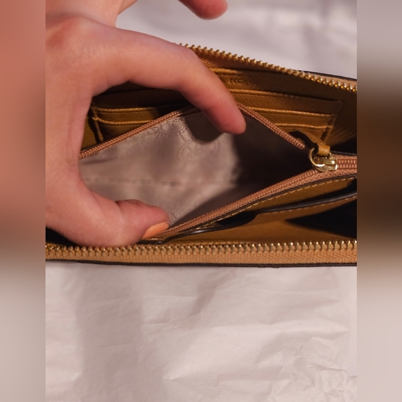 Michael Kors Jet Set Travel Large Saffiano Leather Wallet - Picture 8 of 16